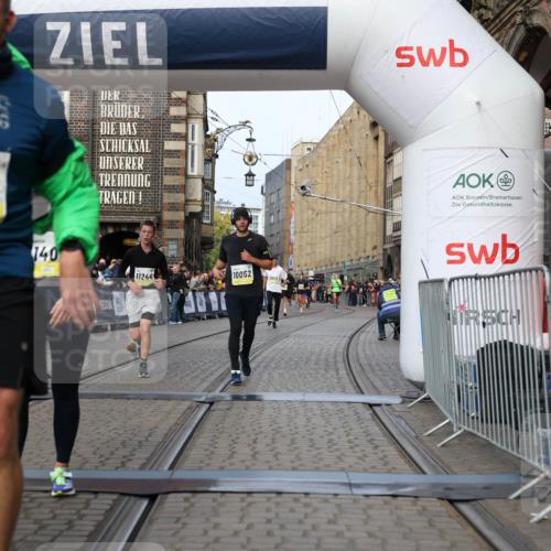 05.10.2025 - 20. swb-Marathon Bremen Yannick Fuchs http://msf.ph/oto/9259472 05.10.2025 10:47:51 Ziel 9377, 10062, 10073, 10382, 10601, 10676, 10947, 11244, 11330, 11409, 11708 meine-sportfotos.de