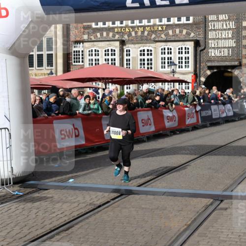 05.10.2025 - 20. swb-Marathon Bremen Yannick Fuchs http://msf.ph/oto/9259476 05.10.2025 11:17:27 Ziel 11008 meine-sportfotos.de