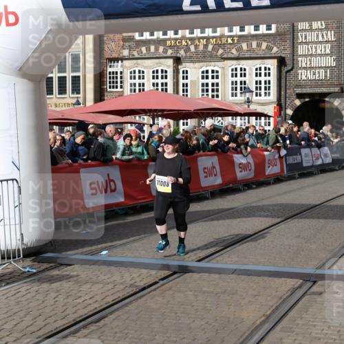 05.10.2025 - 20. swb-Marathon Bremen Yannick Fuchs http://msf.ph/oto/9259482 05.10.2025 11:17:27 Ziel 11008 meine-sportfotos.de
