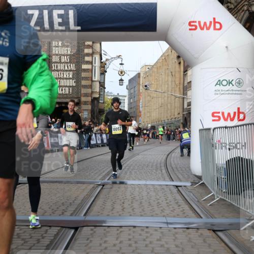 05.10.2025 - 20. swb-Marathon Bremen Yannick Fuchs http://msf.ph/oto/9259490 05.10.2025 10:47:51 Ziel 9377, 10062, 10073, 10382, 10601, 10676, 10947, 11244, 11330, 11409, 11708 meine-sportfotos.de