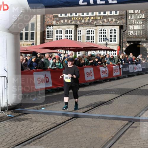 05.10.2025 - 20. swb-Marathon Bremen Yannick Fuchs http://msf.ph/oto/9259491 05.10.2025 11:17:27 Ziel 11008 meine-sportfotos.de