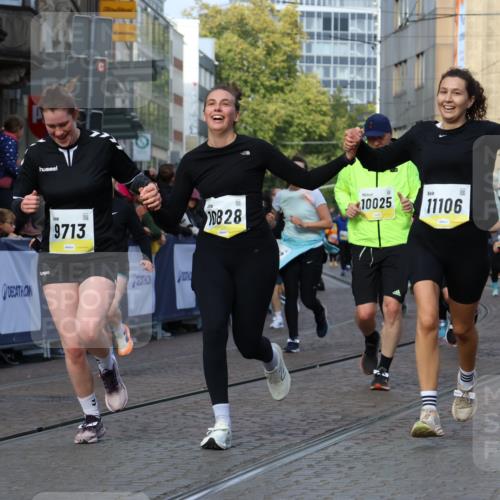 05.10.2025 - 20. swb-Marathon Bremen Strokosch-Dieckow http://msf.ph/oto/9259496 05.10.2025 11:05:25 Ziel 7654, 9713, 9752, 10025, 10158, 10289, 10426, 10511, 10542, 10828, 11064, 11106, 11676 meine-sportfotos.de
