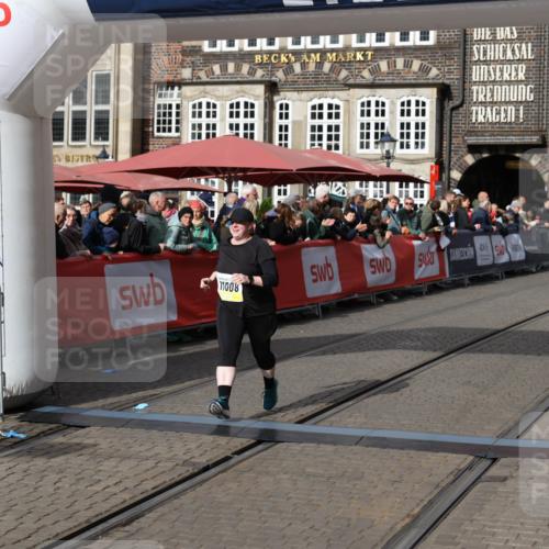 05.10.2025 - 20. swb-Marathon Bremen Yannick Fuchs http://msf.ph/oto/9259498 05.10.2025 11:17:27 Ziel 11008 meine-sportfotos.de