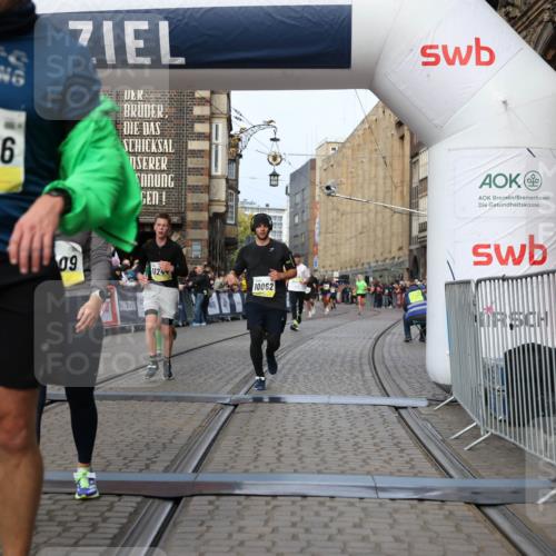 05.10.2025 - 20. swb-Marathon Bremen Yannick Fuchs http://msf.ph/oto/9259499 05.10.2025 10:47:51 Ziel 9377, 10062, 10073, 10382, 10601, 10676, 10947, 11244, 11330, 11409, 11708 meine-sportfotos.de