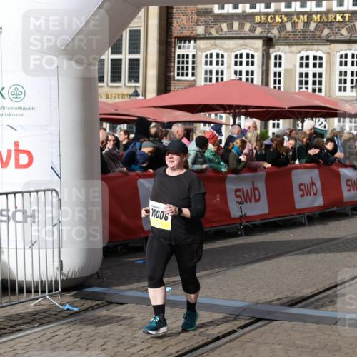 05.10.2025 - 20. swb-Marathon Bremen Yannick Fuchs http://msf.ph/oto/9259523 05.10.2025 11:17:28 Ziel 11008 meine-sportfotos.de