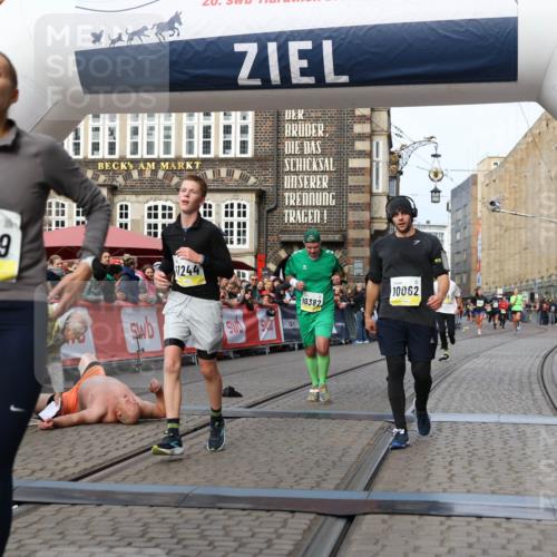 05.10.2025 - 20. swb-Marathon Bremen Yannick Fuchs http://msf.ph/oto/9259541 05.10.2025 10:47:53 Ziel 9377, 10062, 10382, 10601, 10676, 10929, 11244, 11409, 11708 meine-sportfotos.de