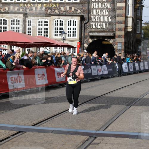 05.10.2025 - 20. swb-Marathon Bremen Yannick Fuchs http://msf.ph/oto/9259548 05.10.2025 11:17:34 Ziel 9805, 11008 meine-sportfotos.de