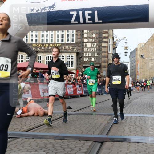 05.10.2025 - 20. swb-Marathon Bremen Yannick Fuchs http://msf.ph/oto/9259550 05.10.2025 10:47:53 Ziel 9377, 10062, 10382, 10601, 10676, 10929, 11244, 11409, 11708 meine-sportfotos.de