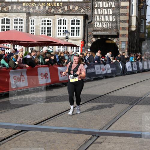 05.10.2025 - 20. swb-Marathon Bremen Yannick Fuchs http://msf.ph/oto/9259559 05.10.2025 11:17:34 Ziel 9805, 11008 meine-sportfotos.de