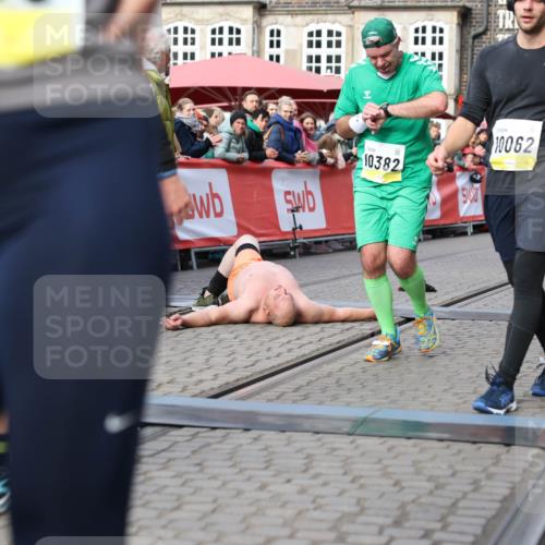 05.10.2025 - 20. swb-Marathon Bremen Yannick Fuchs http://msf.ph/oto/9259568 05.10.2025 10:47:54 Ziel 9377, 10062, 10382, 10601, 10676, 10929, 11244, 11409, 11708 meine-sportfotos.de
