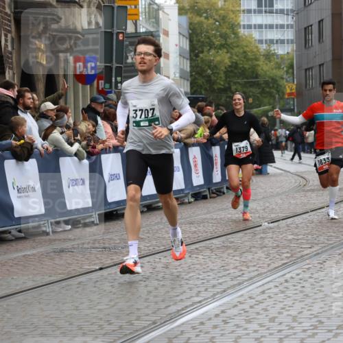 05.10.2025 - 20. swb-Marathon Bremen Strokosch-Dieckow http://msf.ph/oto/9259572 05.10.2025 12:56:14 Ziel 1379, 1833, 3707 meine-sportfotos.de