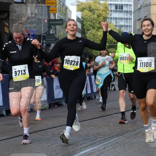 05.10.2025 - 20. swb-Marathon Bremen Strokosch-Dieckow http://msf.ph/oto/9259580 05.10.2025 11:05:25 Ziel 7654, 9713, 9752, 10025, 10158, 10289, 10426, 10511, 10542, 10828, 11064, 11106, 11676 meine-sportfotos.de