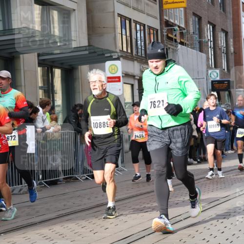 05.10.2025 - 20. swb-Marathon Bremen Strokosch-Dieckow http://msf.ph/oto/9259581 05.10.2025 10:59:53 Ziel 7177, 7621, 9005, 9381, 9495, 9603, 9604, 9611, 9666, 9672, 10067, 10138, 10290, 10291, 10311, 10345, 10406, 10489, 10492, 10504, 10572, 10794, 10889, 10919, 10985, 11026, 11050, 11063, 11125, 11263, 11266, 11424, 11600, 11699, 11713, 7177, 7621, 9005, 9381, 9495, 9603, 9604, 9611, 9666, 9672, 10067, 10138, 10290, 10291, 10311, 10345, 10406, 10489, 10492, 10504, 10572, 10794, 10889, 10919, 10985, 11026, 11050, 11063, 11125, 11263, 11266, 11424, 11600 meine-sportfotos.de