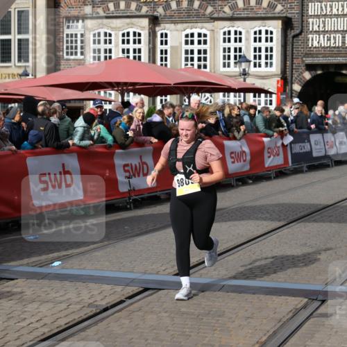05.10.2025 - 20. swb-Marathon Bremen Yannick Fuchs http://msf.ph/oto/9259586 05.10.2025 11:17:35 Ziel 9805 meine-sportfotos.de
