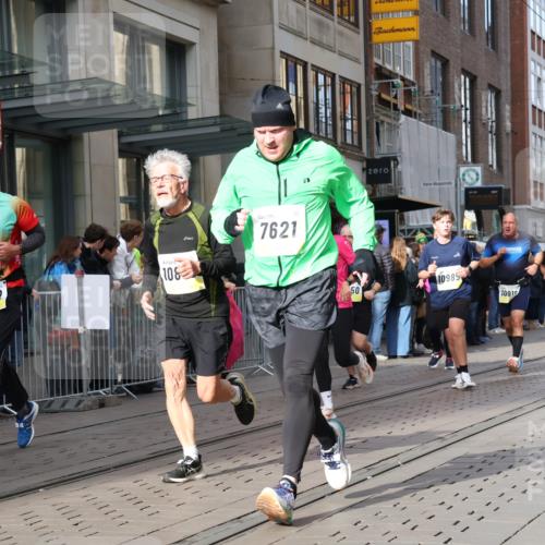 05.10.2025 - 20. swb-Marathon Bremen Strokosch-Dieckow http://msf.ph/oto/9259588 05.10.2025 10:59:53 Ziel 7177, 7621, 9005, 9381, 9495, 9603, 9604, 9611, 9666, 9672, 10067, 10138, 10290, 10291, 10311, 10345, 10406, 10489, 10492, 10504, 10572, 10794, 10889, 10919, 10985, 11026, 11050, 11063, 11125, 11263, 11266, 11424, 11600, 11699, 11713, 7177, 7621, 9005, 9381, 9495, 9603, 9604, 9611, 9666, 9672, 10067, 10138, 10290, 10291, 10311, 10345, 10406, 10489, 10492, 10504, 10572, 10794, 10889, 10919, 10985, 11026, 11050, 11063, 11125, 11263, 11266, 11424, 11600 meine-sportfotos.de