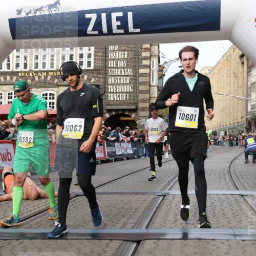 05.10.2025 - 20. swb-Marathon Bremen Yannick Fuchs http://msf.ph/oto/9259589 05.10.2025 10:47:55 Ziel 10062, 10382, 10601, 10676, 10929, 11244, 11409, 11708 meine-sportfotos.de
