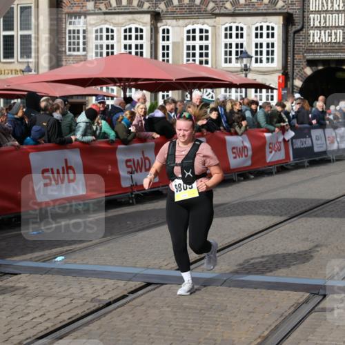 05.10.2025 - 20. swb-Marathon Bremen Yannick Fuchs http://msf.ph/oto/9259597 05.10.2025 11:17:35 Ziel 9805 meine-sportfotos.de