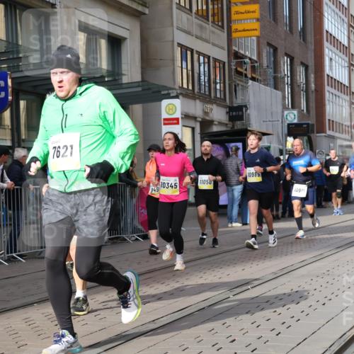 05.10.2025 - 20. swb-Marathon Bremen Strokosch-Dieckow http://msf.ph/oto/9259599 05.10.2025 10:59:54 Ziel 7177, 7215, 7621, 9005, 9495, 9603, 9604, 9611, 9666, 9672, 10067, 10138, 10217, 10311, 10345, 10406, 10489, 10492, 10504, 10572, 10794, 10889, 10919, 10985, 11026, 11050, 11063, 11125, 11263, 11266, 11424, 11600, 11699, 11713, 7177, 7215, 7621, 9005, 9495, 9603, 9604, 9611, 9666, 9672, 10067, 10138, 10217, 10311, 10345, 10406, 10489, 10492, 10504, 10572, 10794, 10889, 10919, 10985, 11026, 11050, 11063, 11125, 11263, 11266, 11424, 11600 meine-sportfotos.de