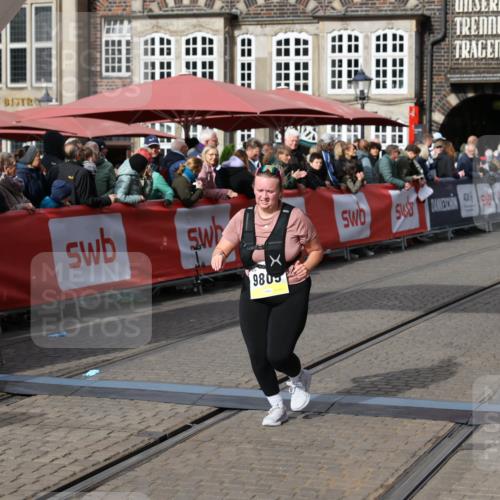 05.10.2025 - 20. swb-Marathon Bremen Yannick Fuchs http://msf.ph/oto/9259603 05.10.2025 11:17:35 Ziel 9805 meine-sportfotos.de