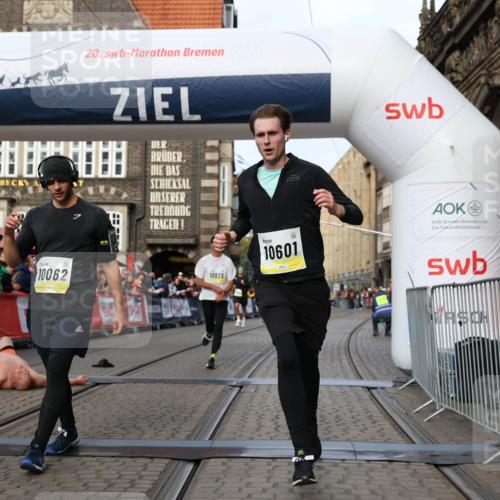 05.10.2025 - 20. swb-Marathon Bremen Yannick Fuchs http://msf.ph/oto/9259617 05.10.2025 10:47:55 Ziel 10062, 10382, 10601, 10676, 10929, 11244, 11409, 11708 meine-sportfotos.de