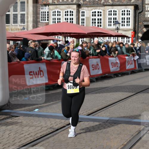 05.10.2025 - 20. swb-Marathon Bremen Yannick Fuchs http://msf.ph/oto/9259620 05.10.2025 11:17:35 Ziel 9805 meine-sportfotos.de
