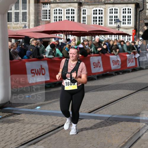 05.10.2025 - 20. swb-Marathon Bremen Yannick Fuchs http://msf.ph/oto/9259630 05.10.2025 11:17:35 Ziel 9805 meine-sportfotos.de