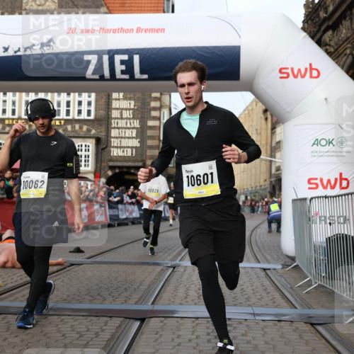 05.10.2025 - 20. swb-Marathon Bremen Yannick Fuchs http://msf.ph/oto/9259639 05.10.2025 10:47:56 Ziel 10062, 10382, 10601, 10929, 11244 meine-sportfotos.de