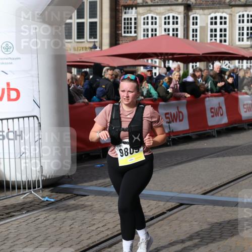 05.10.2025 - 20. swb-Marathon Bremen Yannick Fuchs http://msf.ph/oto/9259641 05.10.2025 11:17:35 Ziel 9805 meine-sportfotos.de