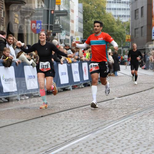 05.10.2025 - 20. swb-Marathon Bremen Strokosch-Dieckow http://msf.ph/oto/9259645 05.10.2025 12:56:16 Ziel 221, 1379, 1833, 2135, 3707 meine-sportfotos.de