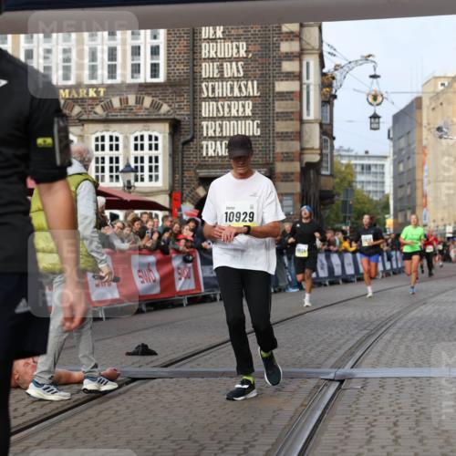 05.10.2025 - 20. swb-Marathon Bremen Yannick Fuchs http://msf.ph/oto/9259658 05.10.2025 10:47:57 Ziel 9929, 10062, 10382, 10601, 10929, 11244 meine-sportfotos.de