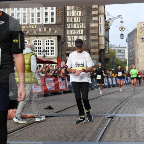 05.10.2025 - 20. swb-Marathon Bremen Yannick Fuchs http://msf.ph/oto/9259668 05.10.2025 10:47:57 Ziel 9929, 10062, 10382, 10601, 10929, 11244 meine-sportfotos.de