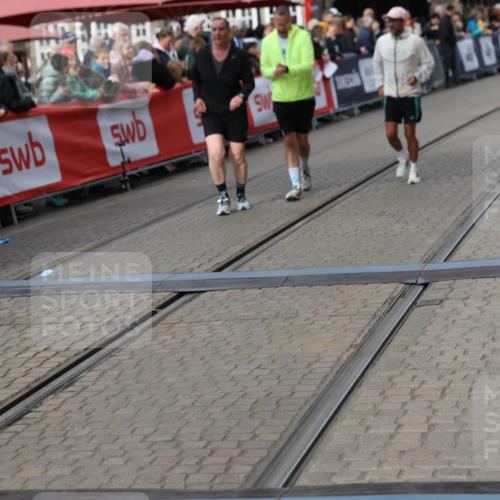 05.10.2025 - 20. swb-Marathon Bremen Yannick Fuchs http://msf.ph/oto/9259669 05.10.2025 11:17:47 Ziel 9869, 10312, 10465 meine-sportfotos.de