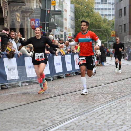 05.10.2025 - 20. swb-Marathon Bremen Strokosch-Dieckow http://msf.ph/oto/9259671 05.10.2025 12:56:16 Ziel 221, 1379, 1833, 2135, 3707 meine-sportfotos.de