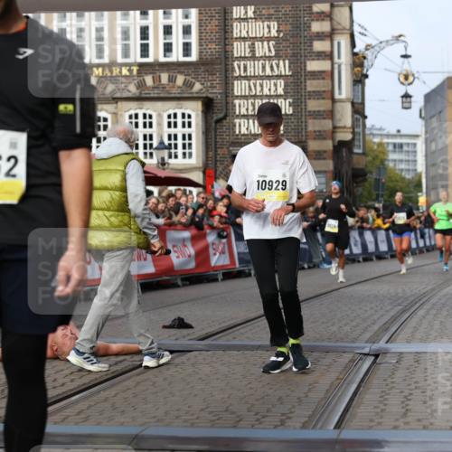 05.10.2025 - 20. swb-Marathon Bremen Yannick Fuchs http://msf.ph/oto/9259677 05.10.2025 10:47:57 Ziel 9929, 10062, 10382, 10601, 10929, 11244 meine-sportfotos.de