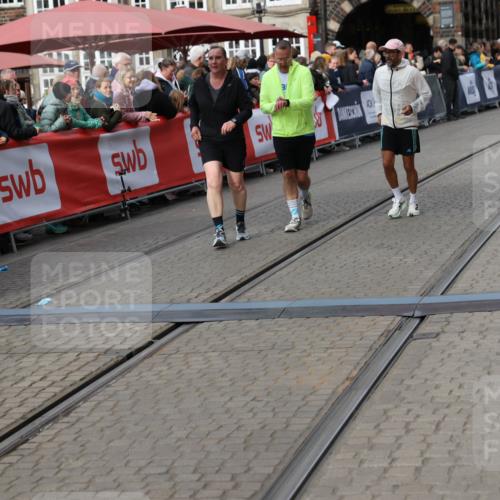 05.10.2025 - 20. swb-Marathon Bremen Yannick Fuchs http://msf.ph/oto/9259678 05.10.2025 11:17:47 Ziel 9869, 10312, 10465 meine-sportfotos.de