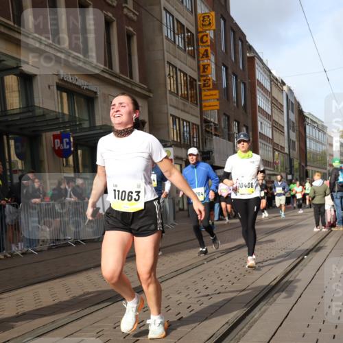 05.10.2025 - 20. swb-Marathon Bremen Strokosch-Dieckow http://msf.ph/oto/9259680 05.10.2025 10:59:58 Ziel 7177, 7215, 7621, 9173, 9495, 9603, 9611, 9672, 10067, 10071, 10217, 10345, 10406, 10489, 10492, 10504, 10794, 10889, 10919, 10930, 10985, 11026, 11050, 11063, 11125, 11263, 11424, 11595, 11600, 11619, 11699, 11713, 7177, 7215, 7621, 9173, 9495, 9603, 9611, 9672, 10067, 10071, 10217, 10345, 10406, 10489, 10492, 10504, 10794, 10889, 10919, 10930, 10985, 11026, 11050, 11063, 11125, 11263, 11424, 11600 meine-sportfotos.de
