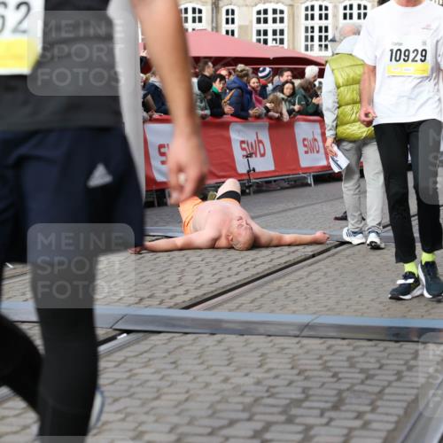 05.10.2025 - 20. swb-Marathon Bremen Yannick Fuchs http://msf.ph/oto/9259682 05.10.2025 10:47:58 Ziel 9929, 10062, 10089, 10382, 10601, 10929, 11244, 11628 meine-sportfotos.de