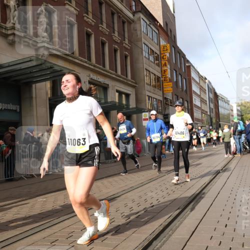 05.10.2025 - 20. swb-Marathon Bremen Strokosch-Dieckow http://msf.ph/oto/9259690 05.10.2025 10:59:59 Ziel 7177, 7215, 7621, 9173, 9177, 9495, 9531, 9603, 9672, 10063, 10067, 10071, 10217, 10345, 10406, 10489, 10492, 10504, 10794, 10889, 10919, 10930, 10985, 11003, 11050, 11063, 11125, 11263, 11424, 11534, 11595, 11600, 11619, 11699, 11713, 7177, 7215, 7621, 9173, 9177, 9495, 9531, 9603, 9672, 10063, 10067, 10071, 10217, 10345, 10406, 10489, 10492, 10504, 10794, 10889, 10919, 10930, 10985, 11003, 11050, 11063, 11125, 11263, 11424, 11600 meine-sportfotos.de