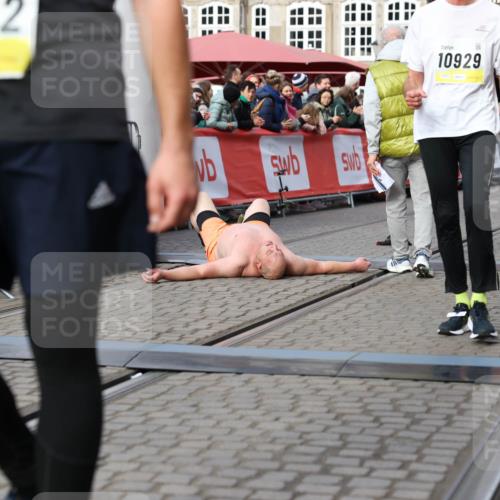05.10.2025 - 20. swb-Marathon Bremen Yannick Fuchs http://msf.ph/oto/9259691 05.10.2025 10:47:58 Ziel 9929, 10062, 10089, 10382, 10601, 10929, 11244, 11628 meine-sportfotos.de