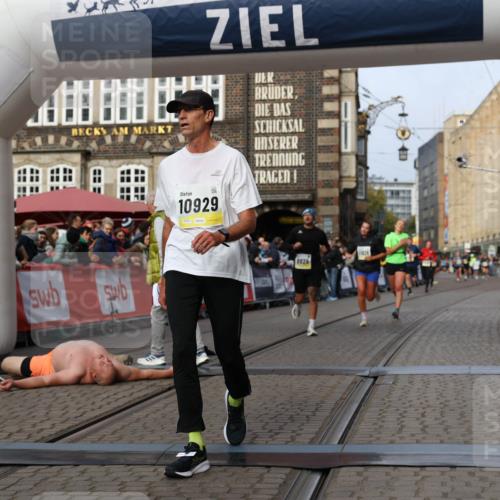 05.10.2025 - 20. swb-Marathon Bremen Yannick Fuchs http://msf.ph/oto/9259738 05.10.2025 10:47:59 Ziel 9929, 10089, 10382, 10601, 10929, 11628 meine-sportfotos.de