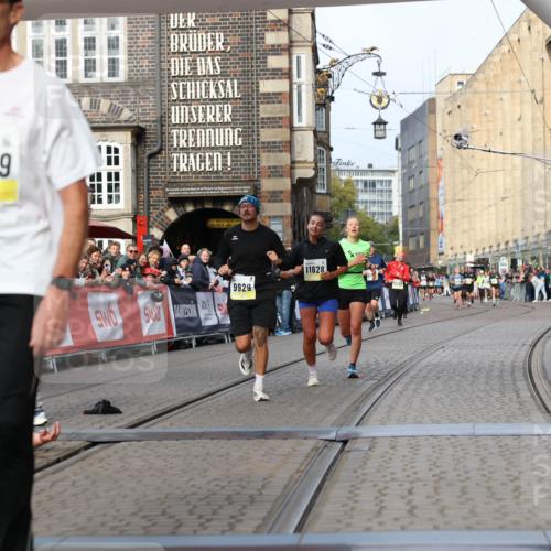 05.10.2025 - 20. swb-Marathon Bremen Yannick Fuchs http://msf.ph/oto/9259748 05.10.2025 10:48:00 Ziel 9929, 10089, 10382, 10601, 10929, 11628 meine-sportfotos.de
