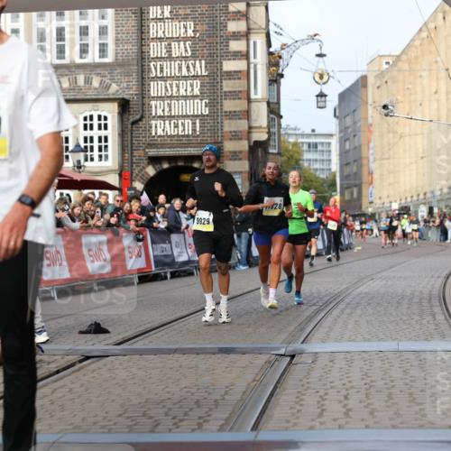05.10.2025 - 20. swb-Marathon Bremen Yannick Fuchs http://msf.ph/oto/9259769 05.10.2025 10:48:00 Ziel 9929, 10089, 10382, 10601, 10929, 11628 meine-sportfotos.de