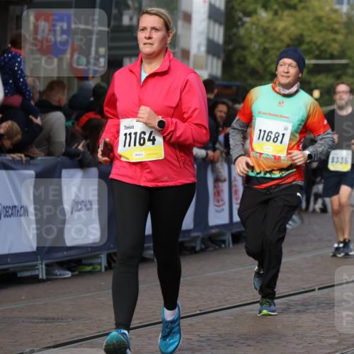 05.10.2025 - 20. swb-Marathon Bremen Strokosch-Dieckow http://msf.ph/oto/9259777 05.10.2025 11:05:32 Ziel 7654, 9210, 9419, 9752, 10025, 10289, 10426, 10437, 10511, 10542, 10999, 11164, 11676, 11681 meine-sportfotos.de