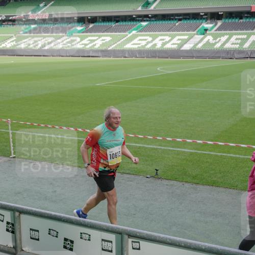 05.10.2025 - 20. swb-Marathon Bremen Michael Burmester http://msf.ph/oto/9259837 05.10.2025 10:48:43 Laufen im Stadion 9408, 9753, 10076, 10361, 10362, 10613, 10795, 10874, 10913, 11109, 11216, 11480, 11631, 11690, 11743, 9323, 9477, 9563, 9679, 9698, 9705, 9805, 10012 meine-sportfotos.de