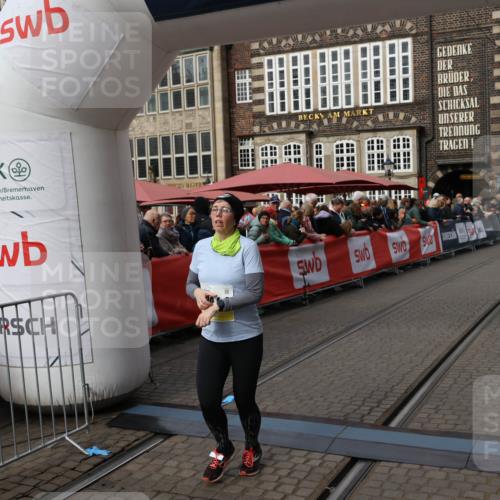 05.10.2025 - 20. swb-Marathon Bremen Yannick Fuchs http://msf.ph/oto/9259844 05.10.2025 11:18:05 Ziel 10949 meine-sportfotos.de