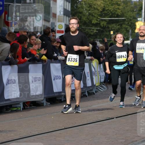 05.10.2025 - 20. swb-Marathon Bremen Strokosch-Dieckow http://msf.ph/oto/9259852 05.10.2025 11:05:35 Ziel 7654, 9210, 9335, 9419, 9752, 10426, 10437, 10843, 10844, 10999, 11164, 11604, 11676, 11681 meine-sportfotos.de