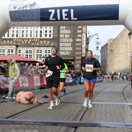 05.10.2025 - 20. swb-Marathon Bremen Yannick Fuchs http://msf.ph/oto/9259855 05.10.2025 10:48:02 Ziel 9929, 10089, 10929, 11187, 11628 meine-sportfotos.de