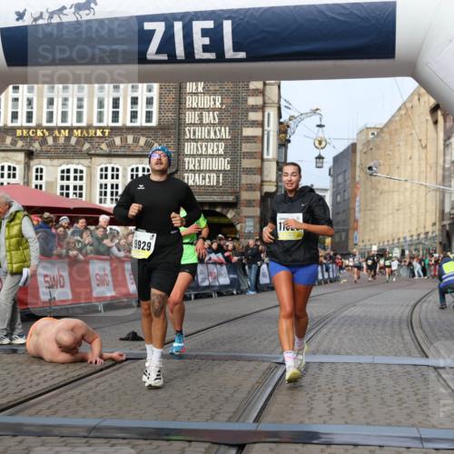 05.10.2025 - 20. swb-Marathon Bremen Yannick Fuchs http://msf.ph/oto/9259871 05.10.2025 10:48:02 Ziel 9929, 10089, 10929, 11187, 11628 meine-sportfotos.de
