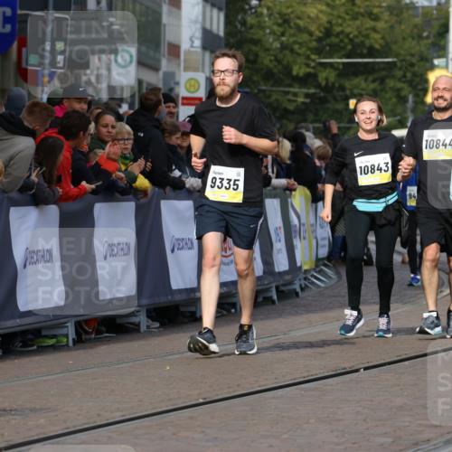 05.10.2025 - 20. swb-Marathon Bremen Strokosch-Dieckow http://msf.ph/oto/9259874 05.10.2025 11:05:35 Ziel 7654, 9210, 9335, 9419, 9752, 10426, 10437, 10843, 10844, 10999, 11164, 11604, 11676, 11681 meine-sportfotos.de