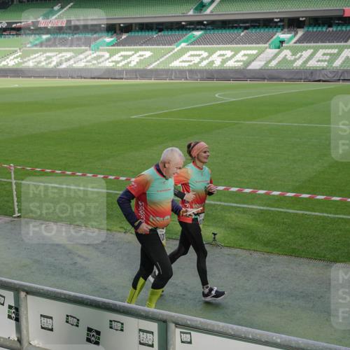 05.10.2025 - 20. swb-Marathon Bremen Michael Burmester http://msf.ph/oto/9259905 05.10.2025 10:49:06 Laufen im Stadion 9247, 9405, 9513, 9688, 9753, 10361, 10362, 10488, 10720, 11109, 11216, 11480, 11625, 11643, 9408, 10076, 10613, 10795, 10874, 10913, 11631, 11690, 11743 meine-sportfotos.de